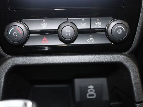 New 2025 Ford Ranger XLT w/ Chrome Accent Package image 46