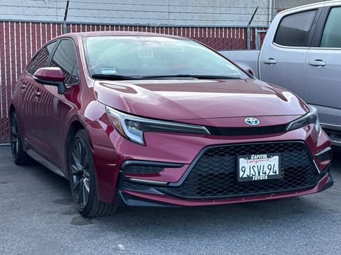 Used 2024 Toyota Corolla SE image 2