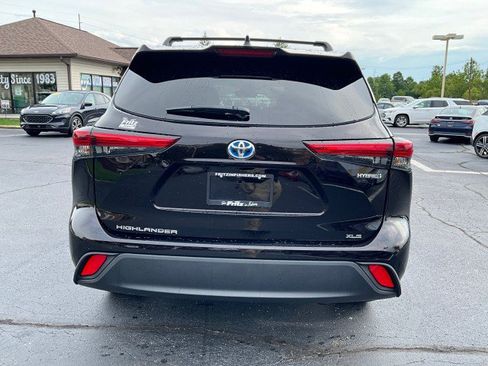 Used 2021 Toyota Highlander XLE AWD/4WD image 6