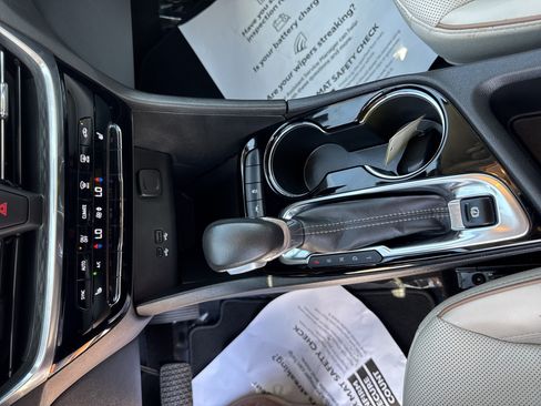 Used 2024 Buick Encore GX Avenir w/ Avenir Convenience Package AWD/4WD image 14