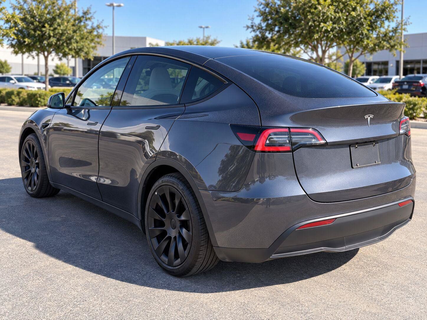Used 2023 Tesla Model Y Long Range AWD/4WD image 7