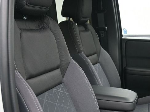 Certified 2025 Nissan Frontier SV image 8