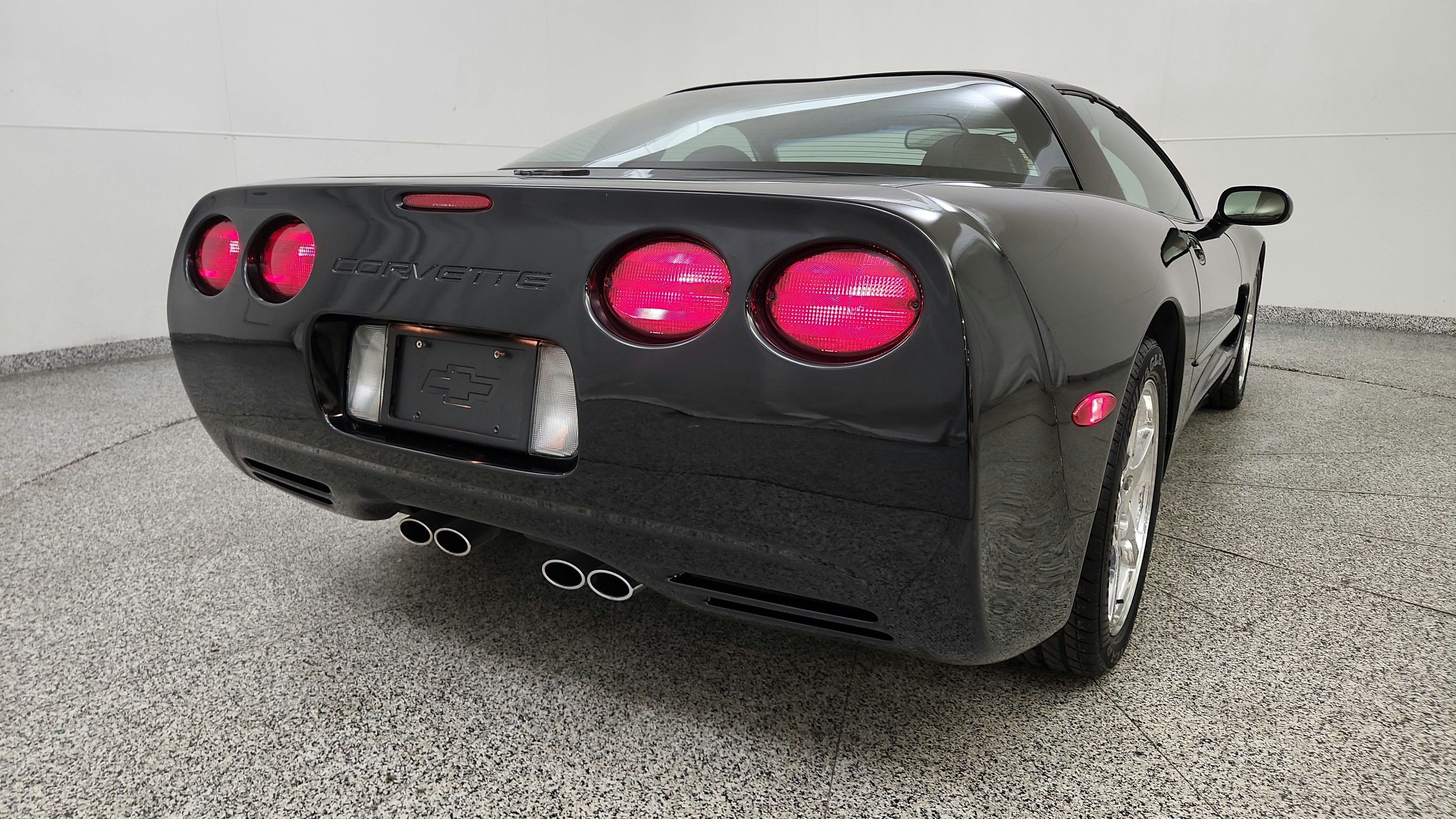 Used 2002 Chevrolet Corvette Coupe w/ Preferred Equipment Group2 RWD image 28