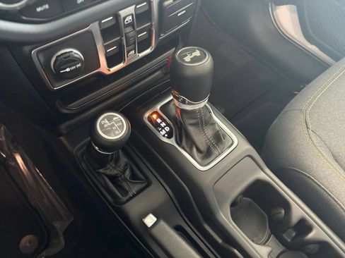 Used 2025 Jeep Wrangler Unlimited Sahara AWD/4WD image 41