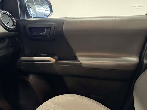 Used 2022 Toyota Tacoma SR5 image 31