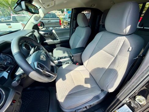 Used 2020 Toyota Tacoma SR5 AWD/4WD image 8