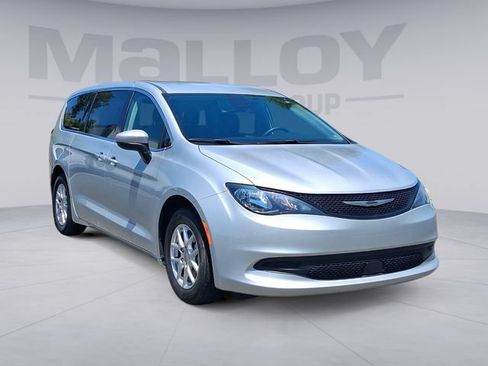 Used 2023 Chrysler Voyager LX FWD image 7