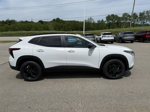 New 2026 Chevrolet Trax LT w/ Driver Confidence Package FWD image 6