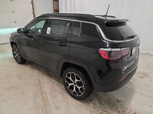 New 2026 Jeep Compass Limited AWD/4WD image 3