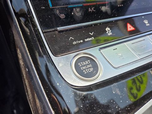 Used 2023 Audi A8 L 3.0T image 31