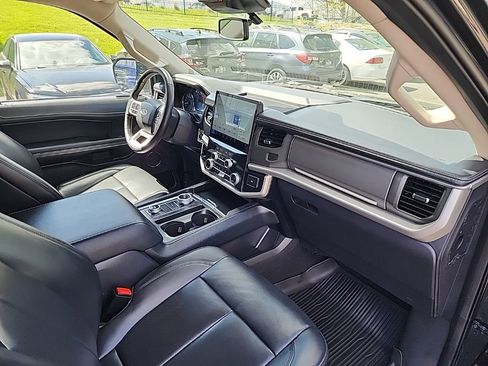 Used 2024 Ford Expedition XLT AWD/4WD image 13