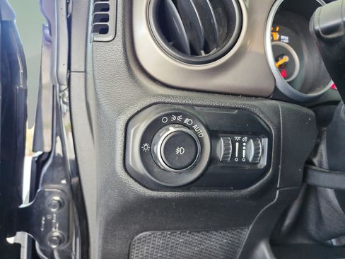 Used 2018 Jeep Wrangler Sport AWD/4WD image 13