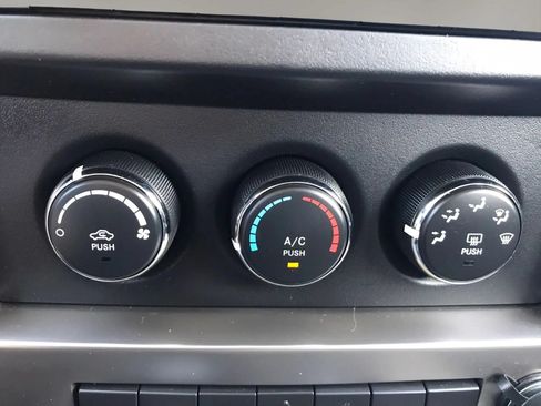 Used 2012 Jeep Liberty Sport AWD/4WD image 20