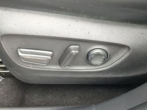 Used 2023 Toyota Highlander XLE image 16