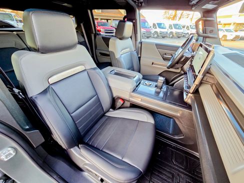 Used 2024 GMC Hummer EV 3X image 34