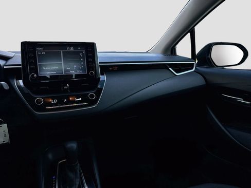 Used 2020 Toyota Corolla LE FWD image 21