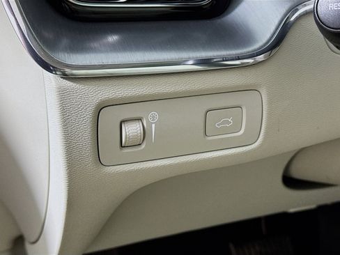 Used 2019 Volvo XC60 T6 Momentum w/ Protection Package image 13