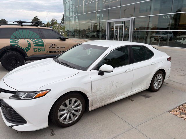 Used 2018 Toyota Camry LE FWD image 1