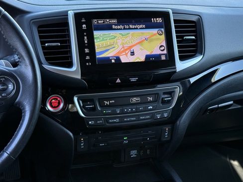 Used 2017 Honda Pilot Touring image 32