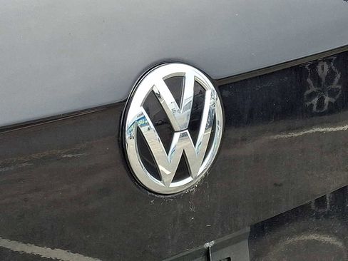 Used 2020 Volkswagen Tiguan S image 5