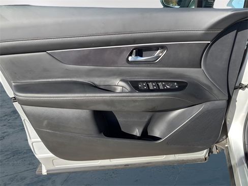 Used 2025 Nissan Murano SV image 20