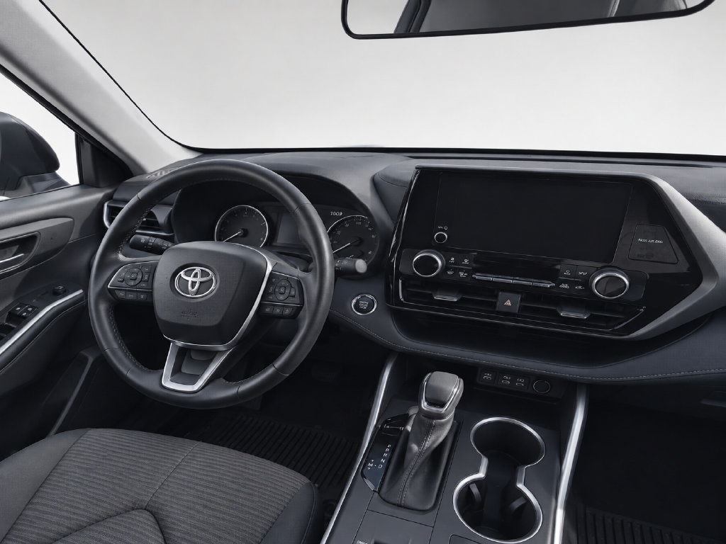 Used 2023 Toyota Highlander LE FWD image 21