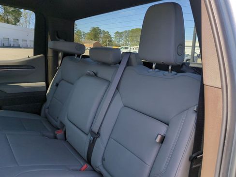 Certified 2025 Chevrolet Silverado 1500 LTZ AWD/4WD image 15