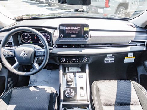New 2025 Mitsubishi Outlander ES image 22
