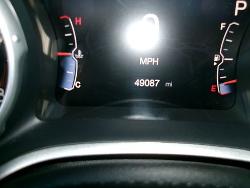 Used 2018 Jeep Compass Latitude w/ Popular Equipment Group AWD/4WD image 18
