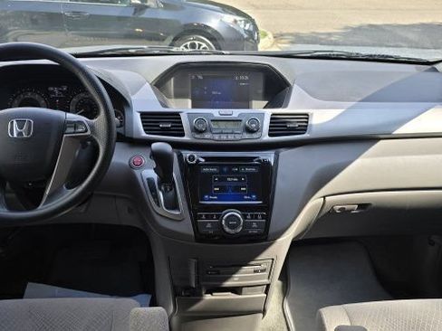 Used 2016 Honda Odyssey SE image 13