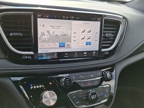 New 2026 Chrysler Pacifica Select image 3