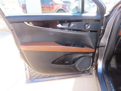 Certified 2023 Lincoln Nautilus Reserve w/ Luxury Package image 24