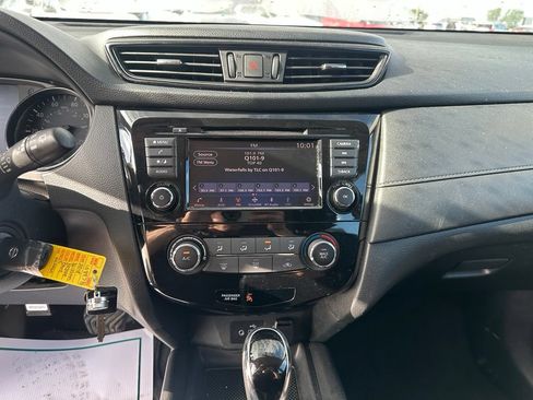 Used 2018 Nissan Rogue S AWD/4WD image 17