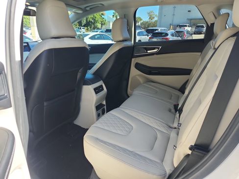 Used 2023 Ford Edge Titanium image 16