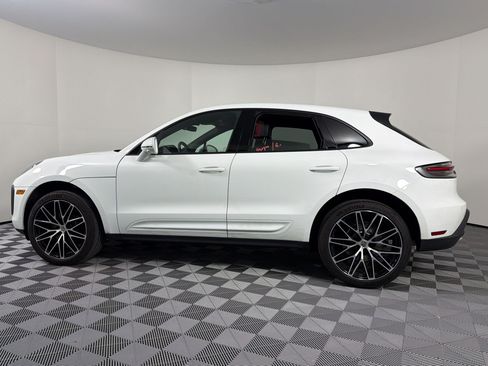 Certified 2025 Porsche Macan AWD/4WD image 2