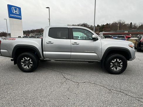 Used 2019 Toyota Tacoma TRD Off-Road image 3