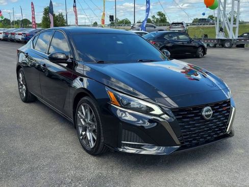 Used 2024 Nissan Altima 2.0 SR FWD image 9