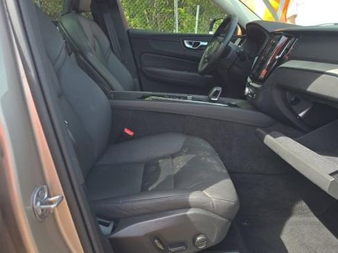 Used 2025 Volvo XC60 B5 Plus AWD/4WD image 8