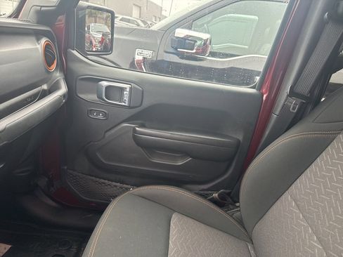 Used 2021 Jeep Gladiator Mojave w/ Cold Weather Group image 15