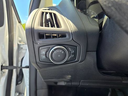 Used 2017 Ford Focus SEL FWD image 16