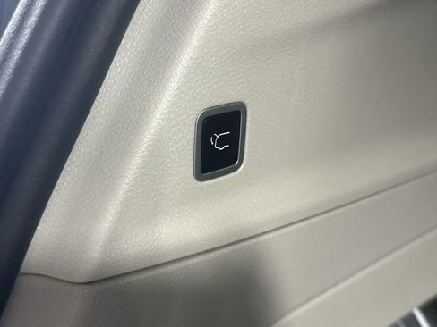 Used 2024 Chrysler Pacifica Touring-L FWD image 25