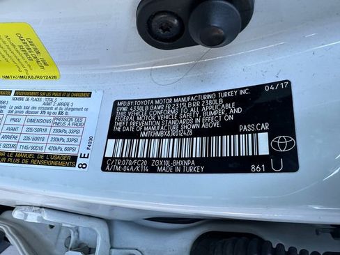 Used 2018 Toyota C-HR XLE image 34