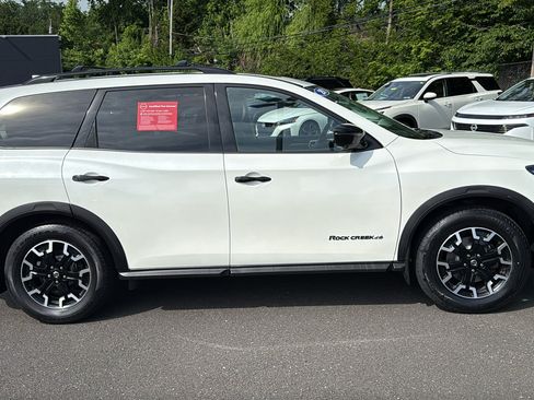Used 2020 Nissan Pathfinder SL AWD/4WD image 28