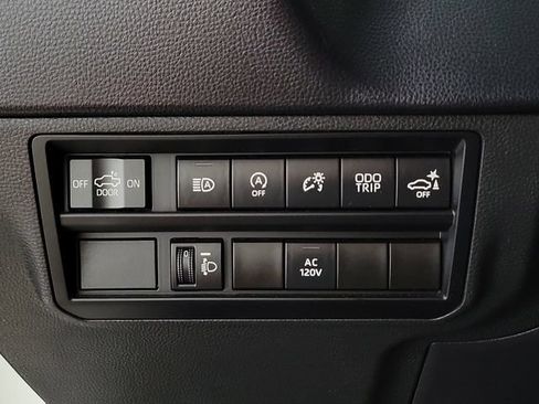 Used 2022 Toyota Tundra SR5 w/ SR5 Premium Package AWD/4WD image 23
