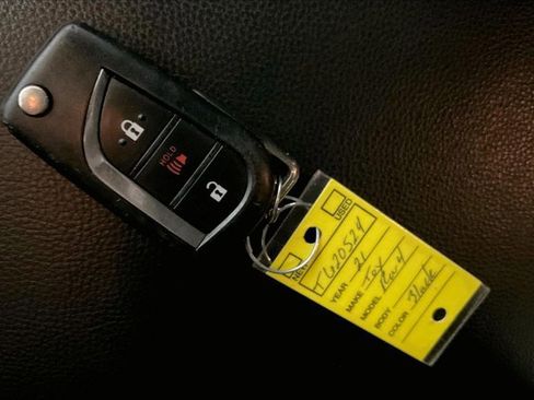 Used 2021 Toyota RAV4 LE image 10