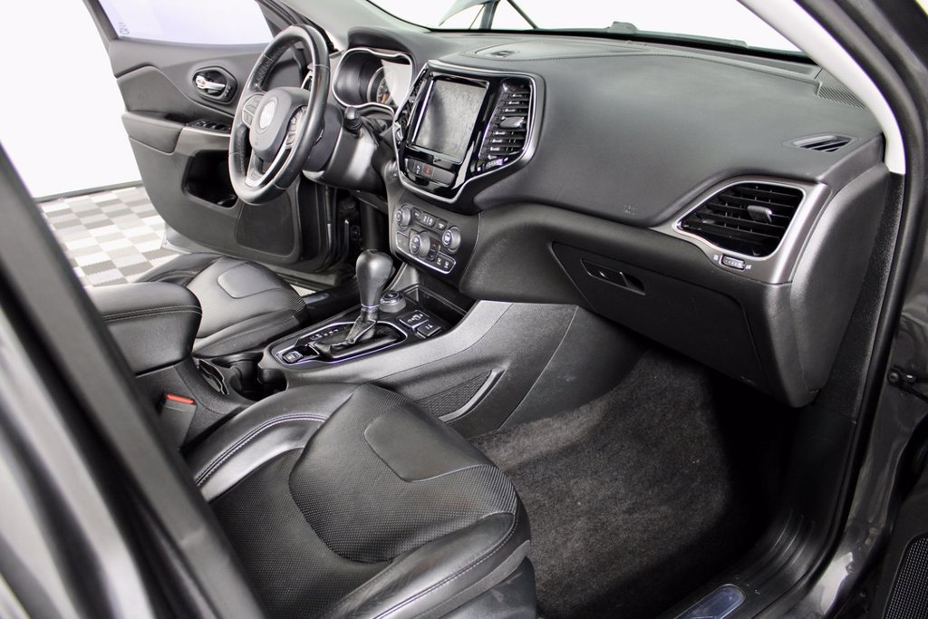 Used 2019 Jeep Cherokee Limited AWD/4WD image 35
