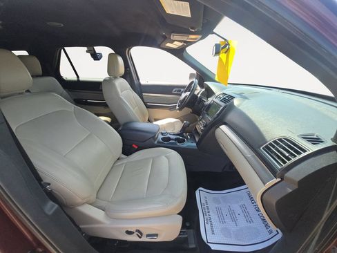 Used 2018 Ford Explorer XLT w/ Equipment Group 202A AWD/4WD image 15