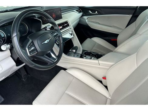 Used 2024 Genesis G70 2.5T image 10