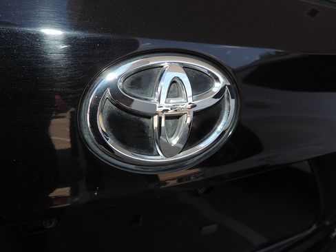 Used 2023 Toyota Highlander LE FWD image 17