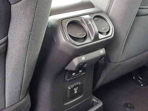 Used 2025 Jeep Wrangler Unlimited Sahara AWD/4WD image 21